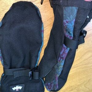 Alpine Surf Wear skiing mittens